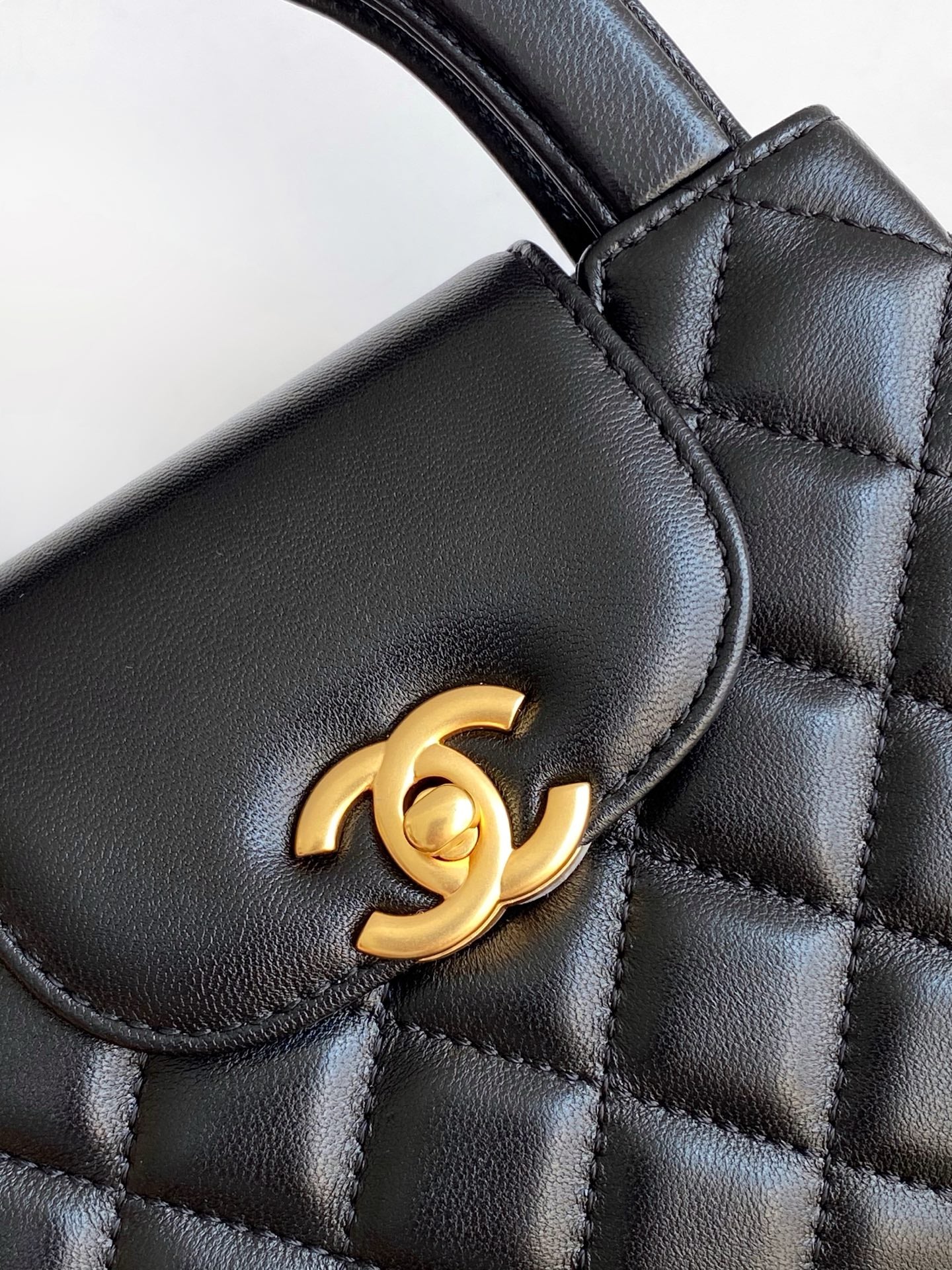 Chanel 25C Kelly Bag — Black Quilted Lambskin with Gold Hardware