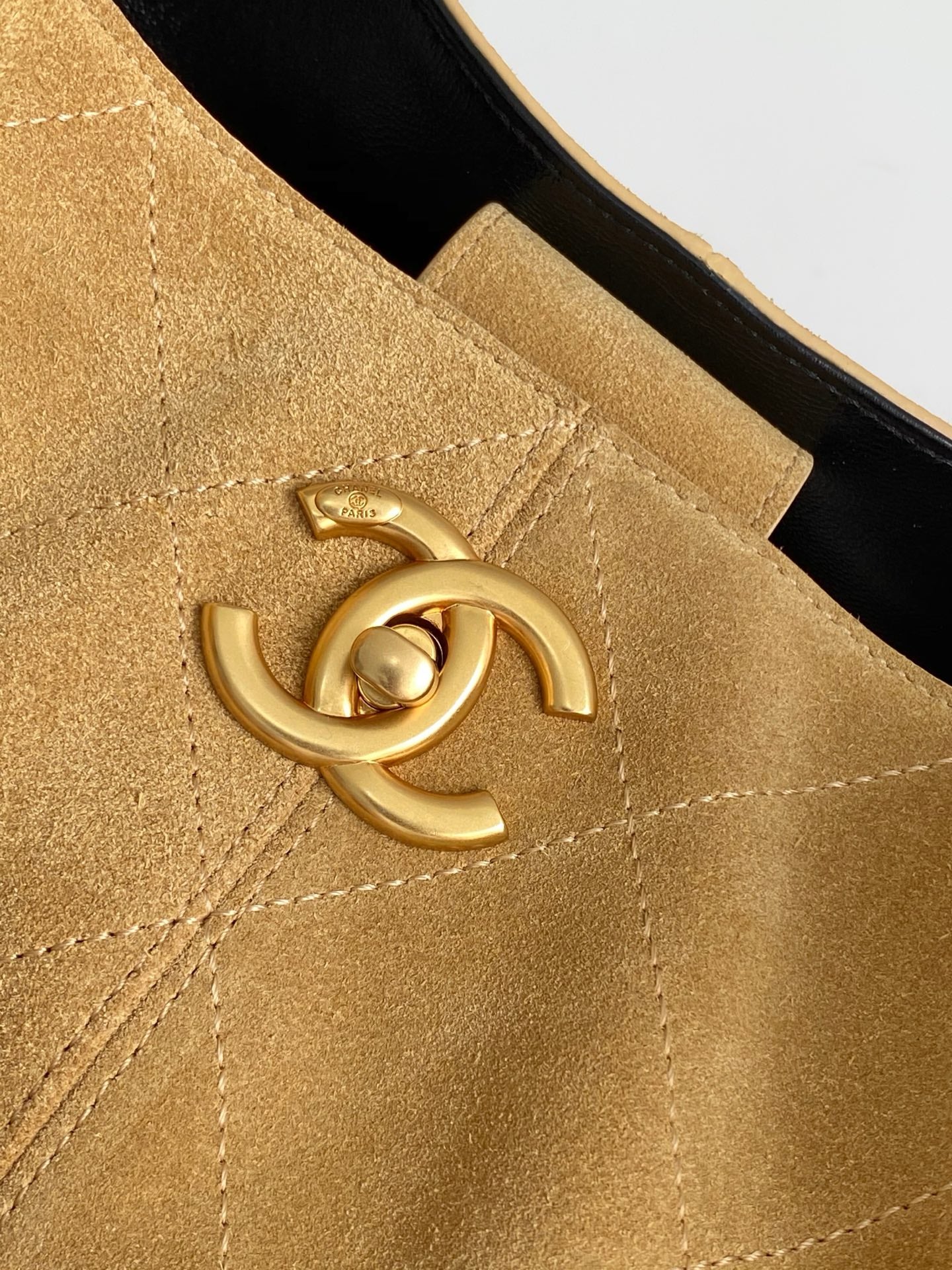 Chanel 25A Métiers d'Art Tote — Camel Suede & Black Caviar Leather with Gold Hardware