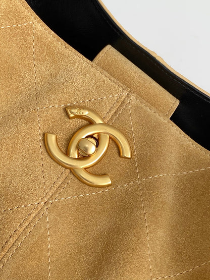 Chanel 25A Métiers d'Art Tote — Camel Suede & Black Caviar Leather with Gold Hardware