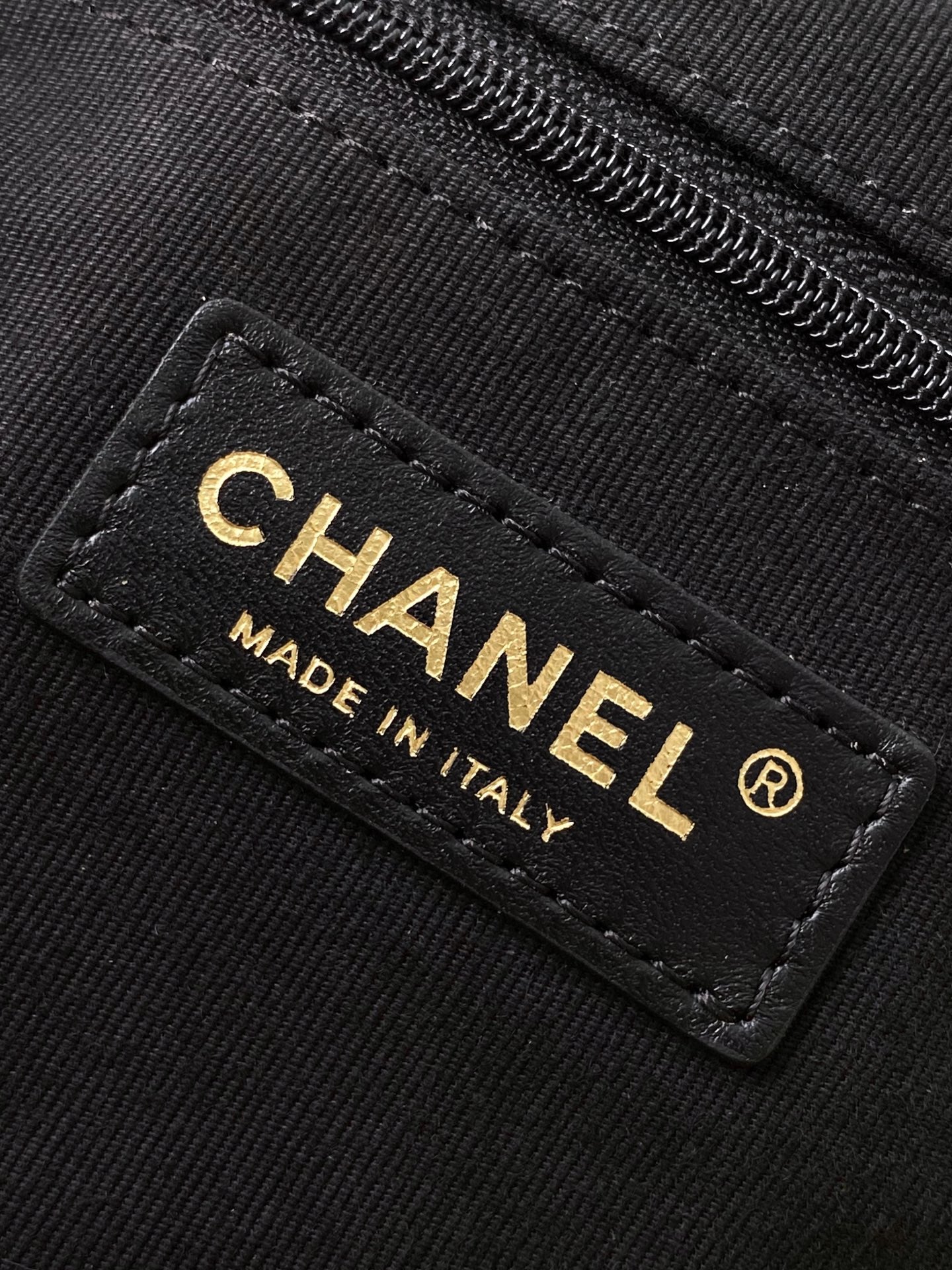 Chanel 25A Métiers d'Art Tote — Camel Suede & Black Caviar Leather with Gold Hardware