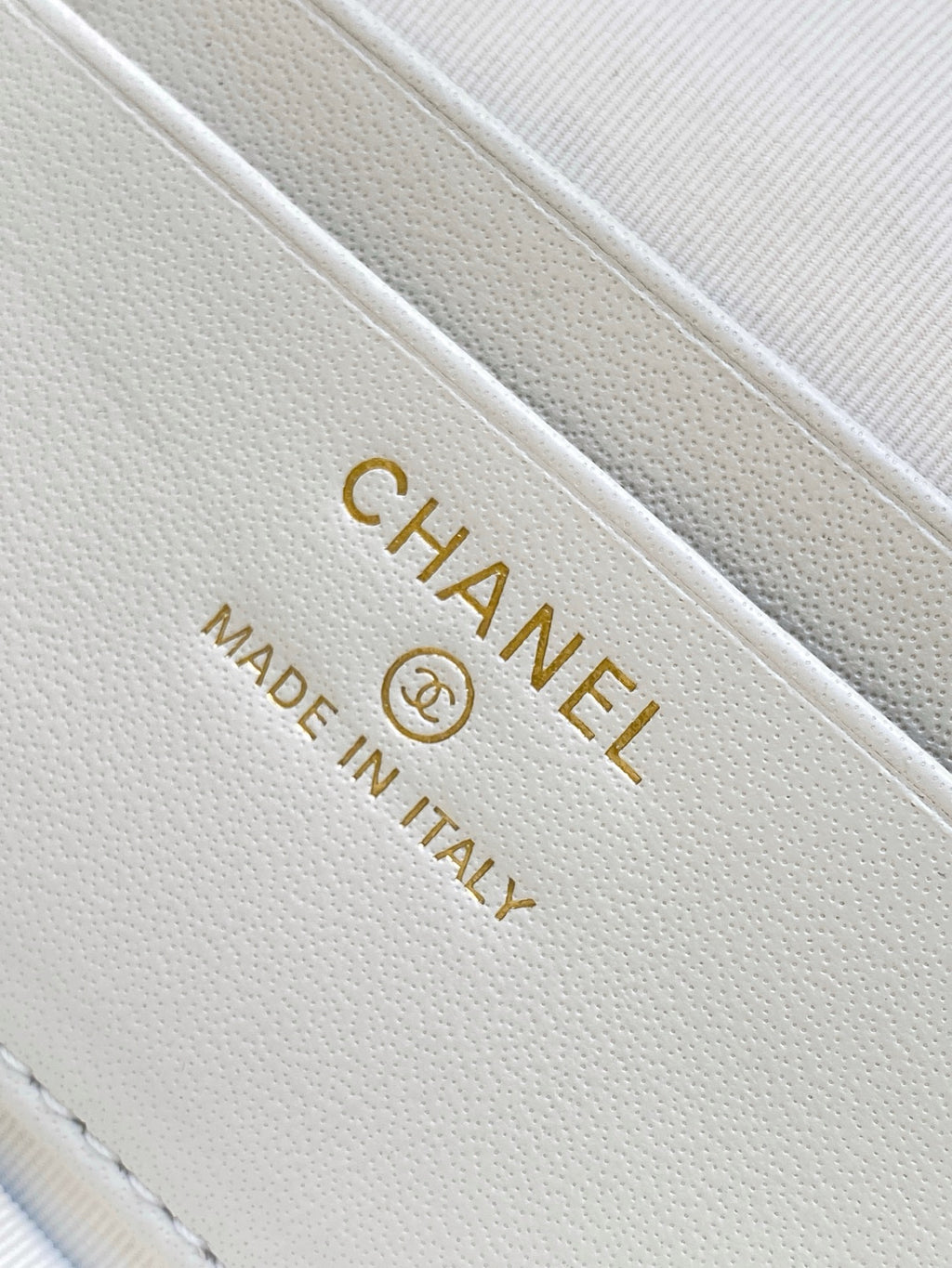 Chanel 26C LP Quilted Caviar Vanity Case — White with Light Gold Hardware