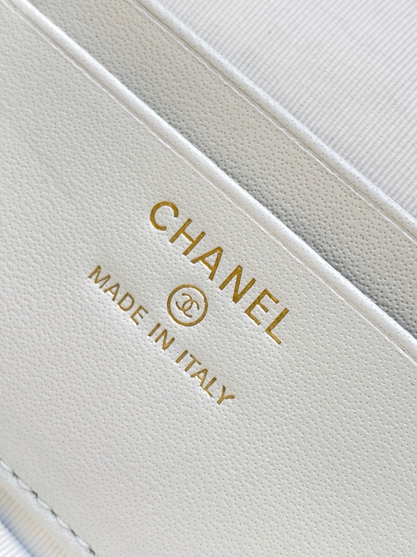 Chanel 26C LP Quilted Caviar Vanity Case — White with Light Gold Hardware