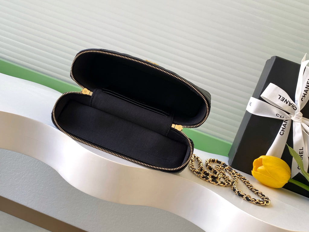 Chanel 26C LP Quilted Caviar Vanity Case — Black with Light Gold Hardware