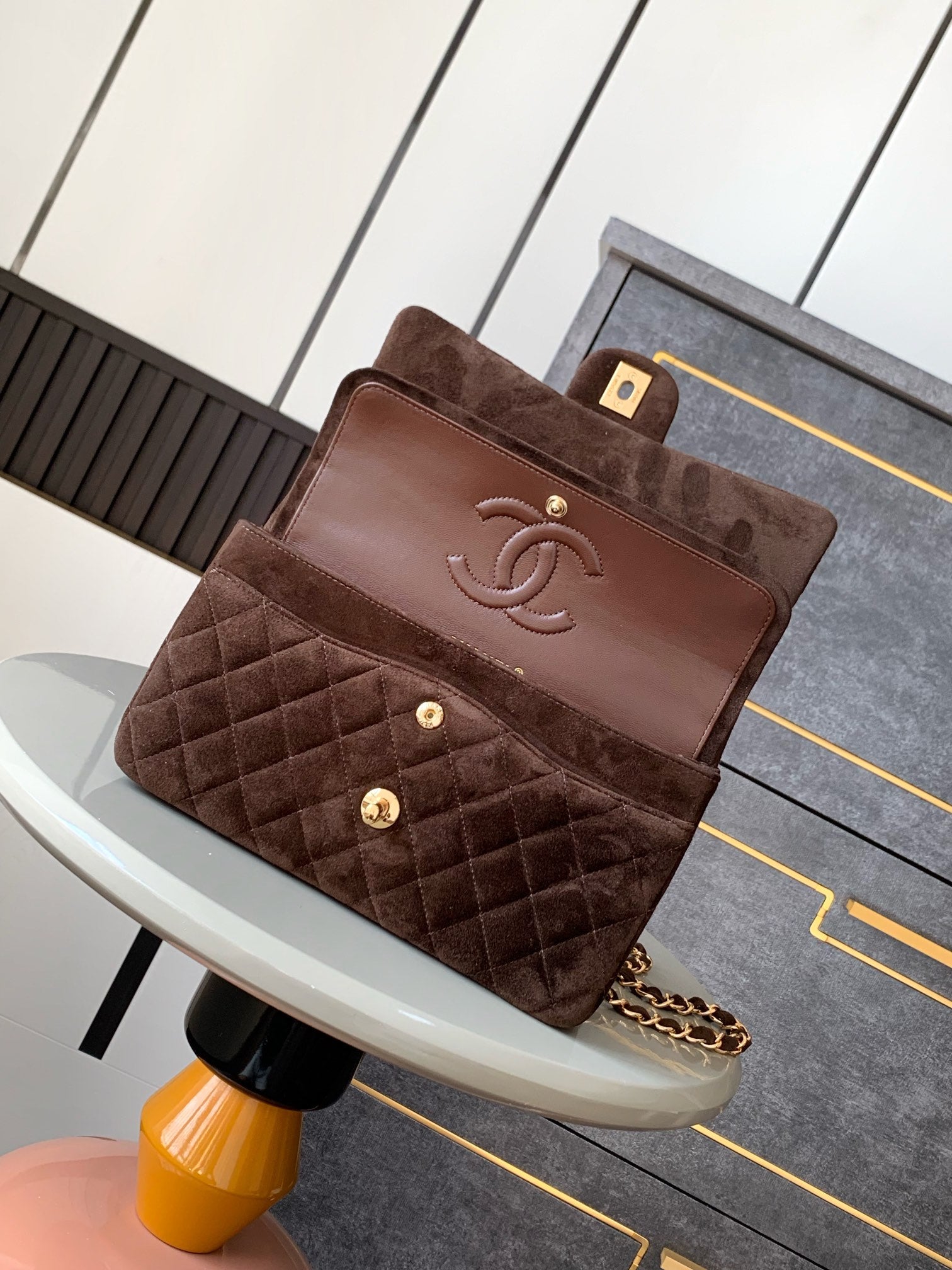 Chanel 2.55 Reissue Double Flap Bag — Dark Chocolate Suede with Aged Gold Hardware (20cm / Size 220)