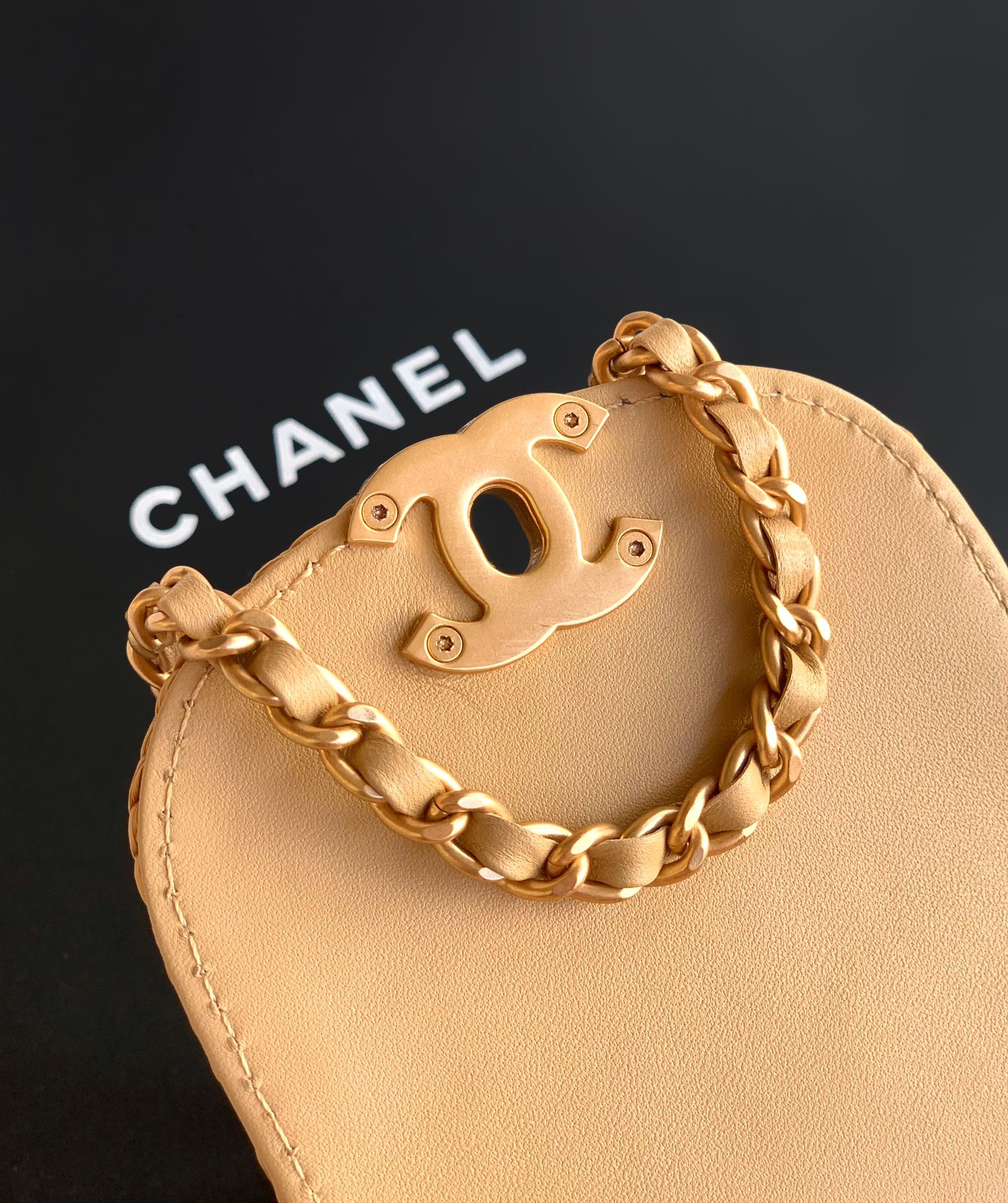 Chanel 26C Kelly Bag — Natural Raffia Woven with Gold Hardware