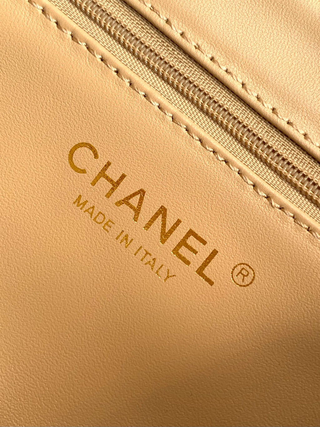 Chanel 26C Kelly Bag — Natural Raffia Woven with Gold Hardware