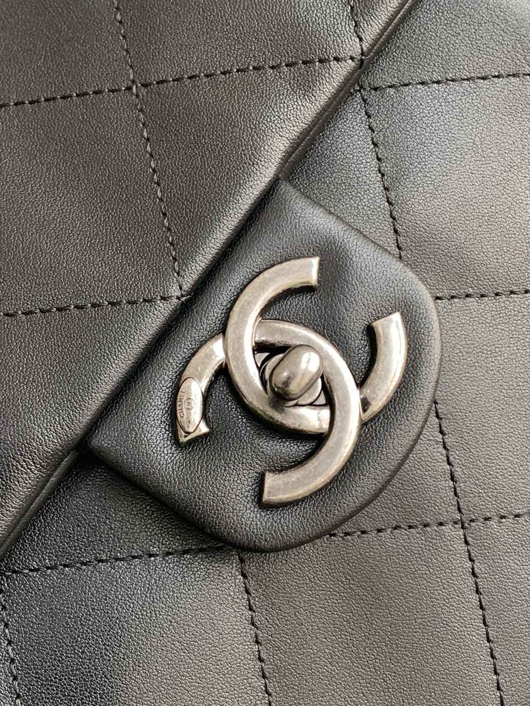 Chanel Vintage Casual Chain Flap Bag Black