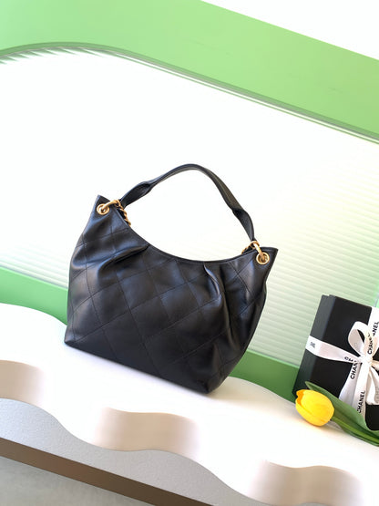 Chanel 26C Cruise Hobo Bag Classic Black Quilted Leather Shoulder Bag AS5970