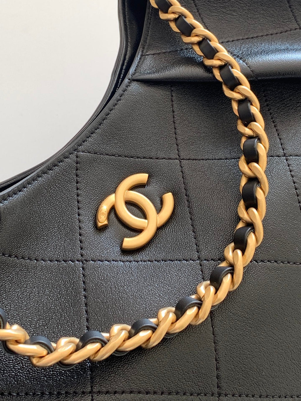 Chanel 26C Cruise Large Hobo Bag Classic Black Quilted Leather Shoulder Bag AS5978