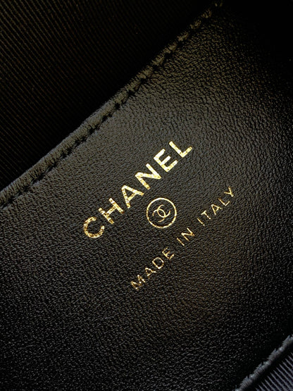Chanel 26C Cruise Hoop Wristlet Flap Bag Shiny Black Quilted Leather Clutch AP4976
