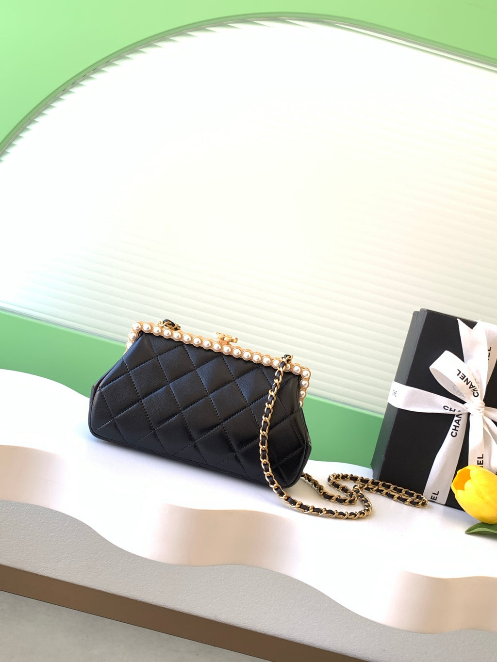 Chanel 26C Cruise Pearl Kiss-Lock Flap Chain Bag Black Quilted Leather Minaudiere AS5912