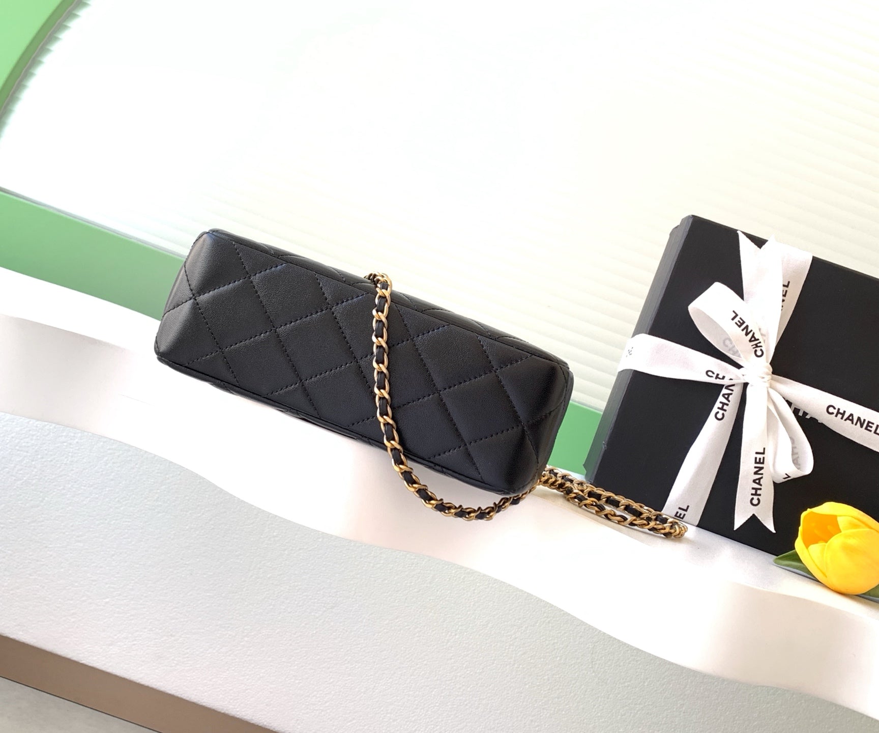 Chanel 26C Cruise Pearl Kiss-Lock Flap Chain Bag Black Quilted Leather Minaudiere AS5912