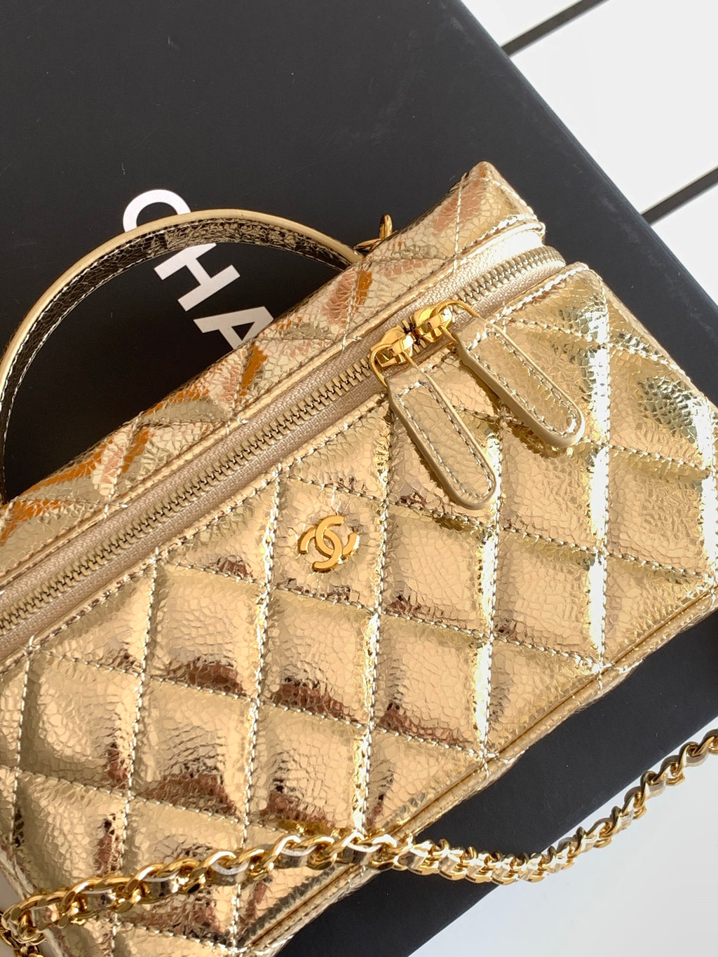 Chanel 26X Holiday Limited Gold Crackled Leather Vanity Box Bag Crossbody AP5049
