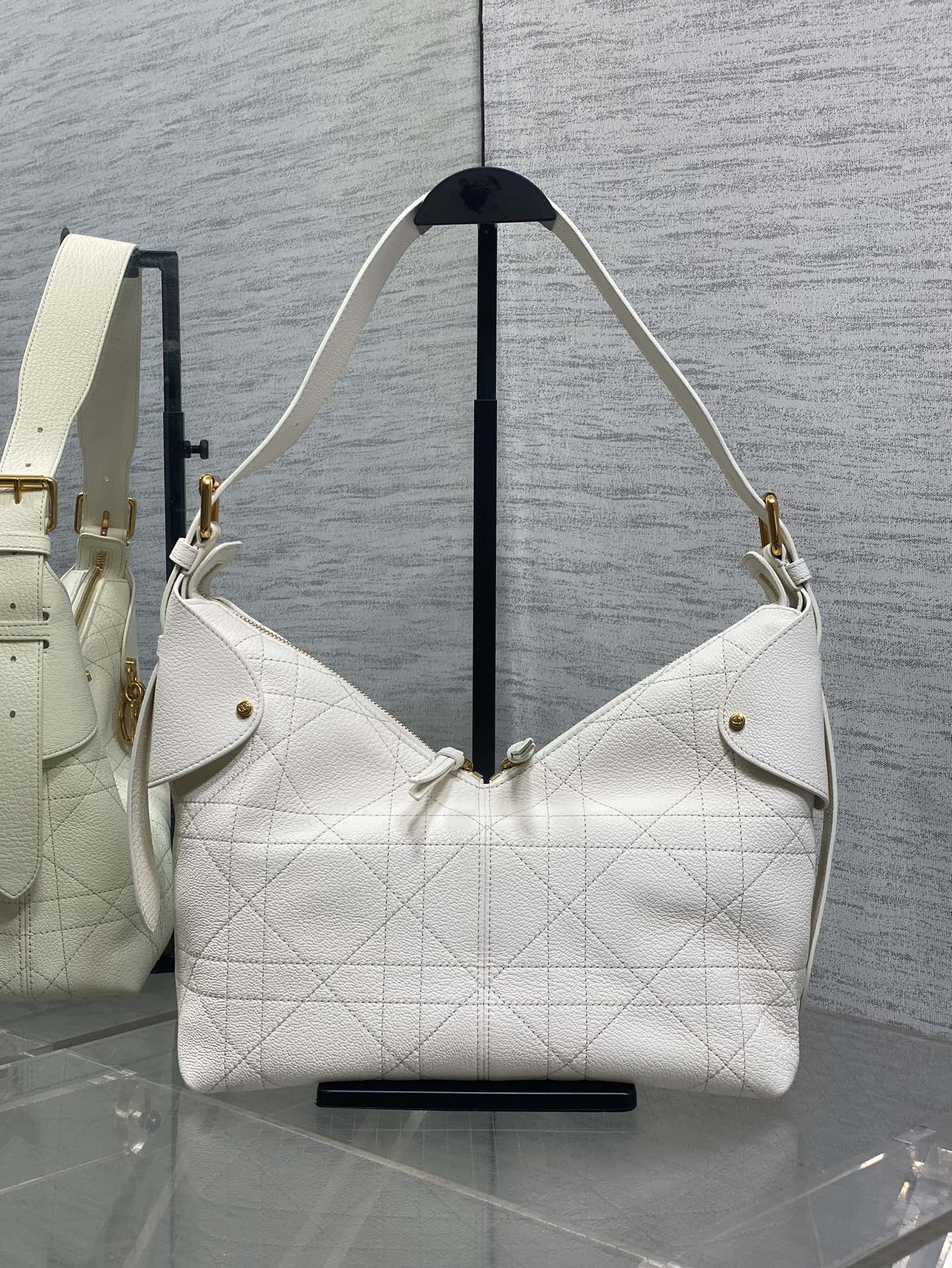 Dior Voyage Shoulder Bag White Grained Calfskin Sporty Hobo Crossbody 5881
