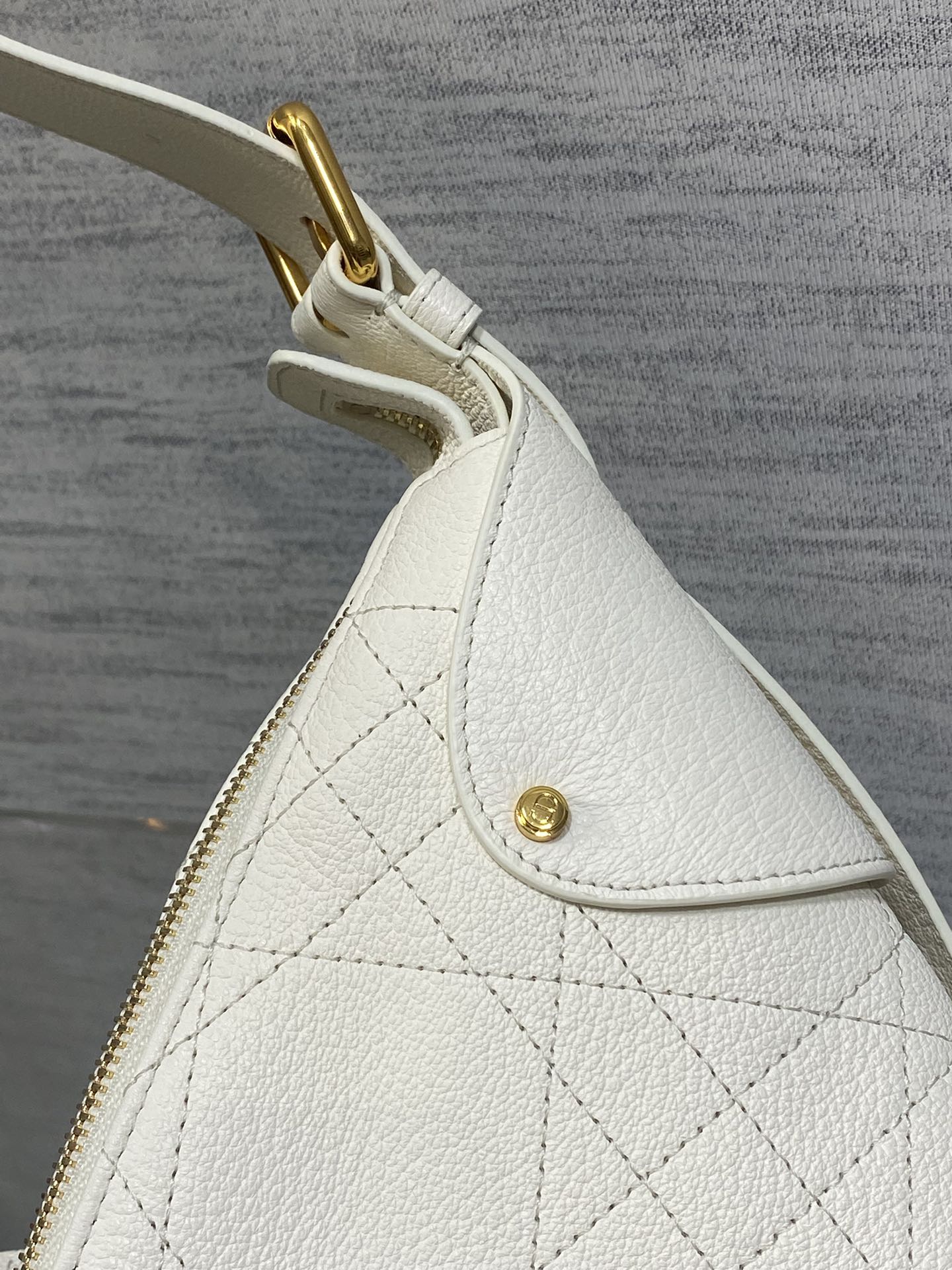 Dior Voyage Shoulder Bag White Grained Calfskin Sporty Hobo Crossbody 5881