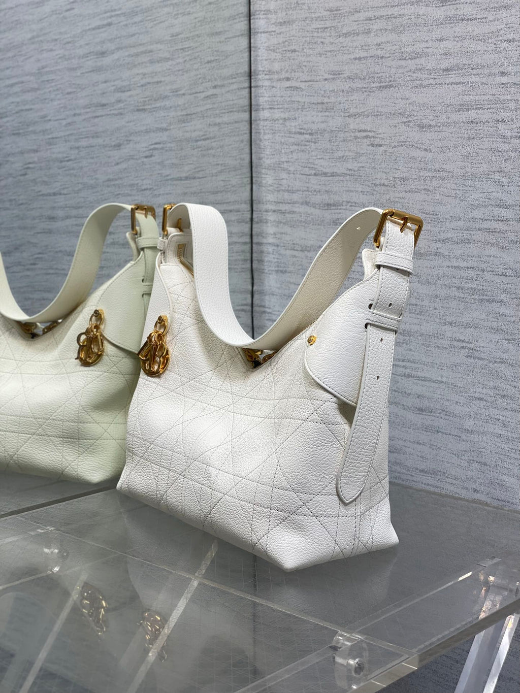 Dior Voyage Shoulder Bag White Grained Calfskin Sporty Hobo Crossbody 5881