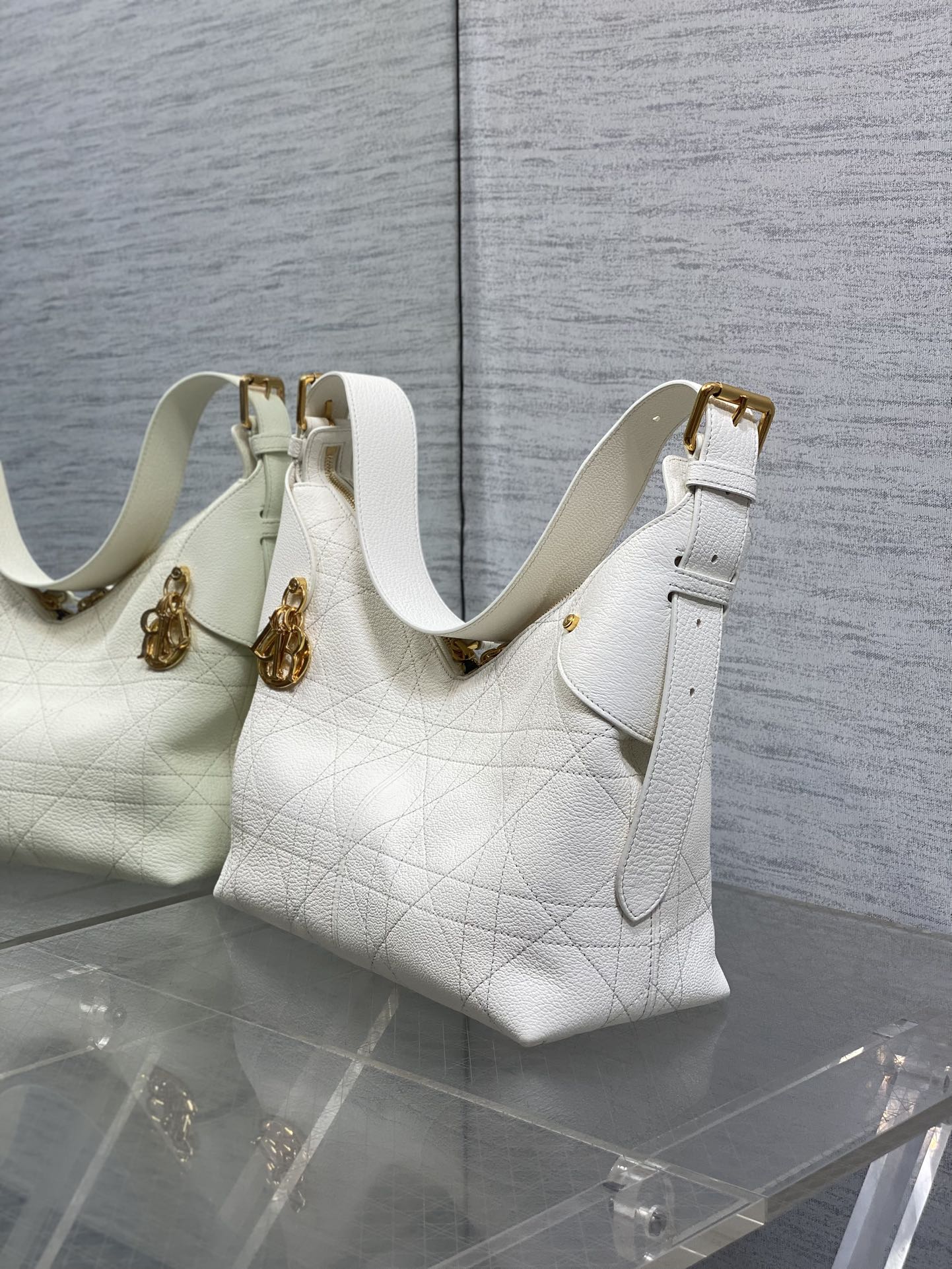Dior Voyage Shoulder Bag White Grained Calfskin Sporty Hobo Crossbody 5881