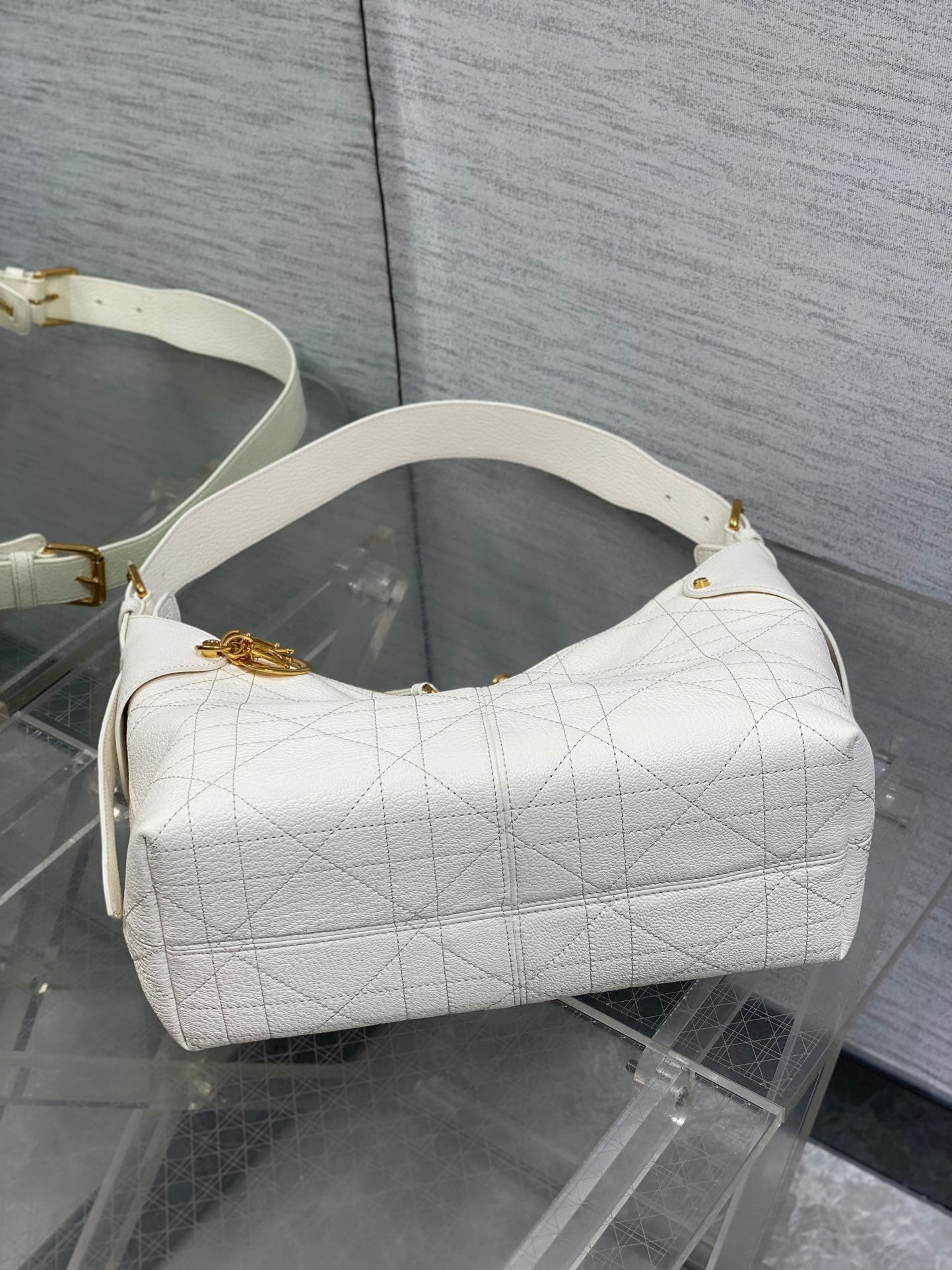 Dior Voyage Shoulder Bag White Grained Calfskin Sporty Hobo Crossbody 5881