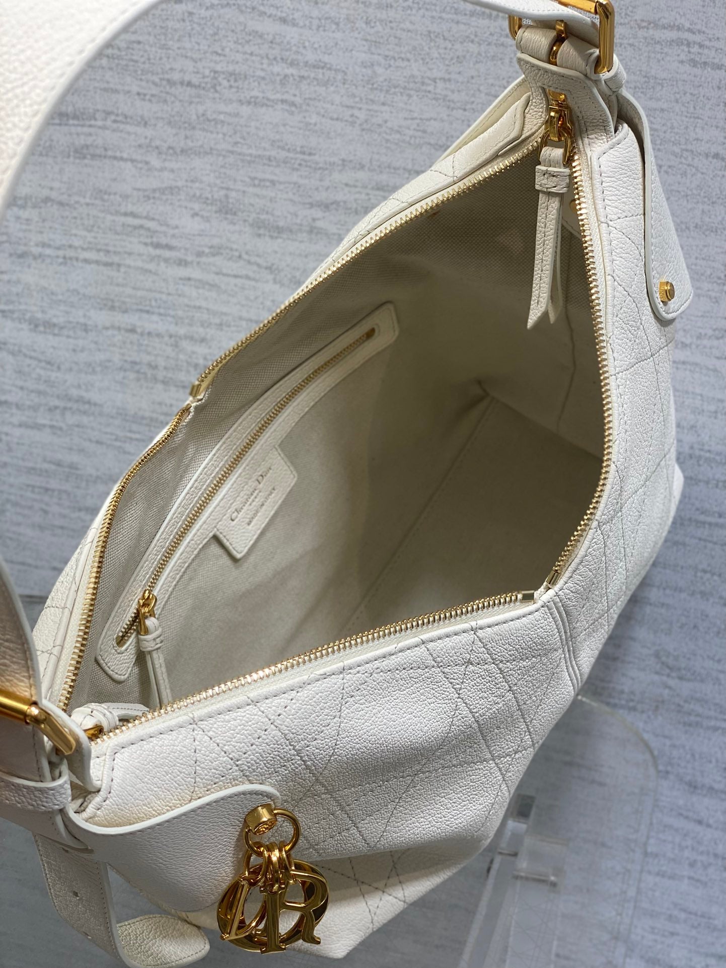 Dior Voyage Shoulder Bag White Grained Calfskin Sporty Hobo Crossbody 5881