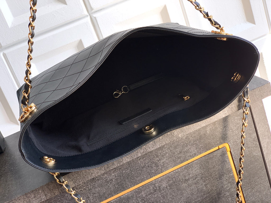 Chanel 26SS Medium Hobo Shoulder Bag Black Soft Leather with Double CC Buckles