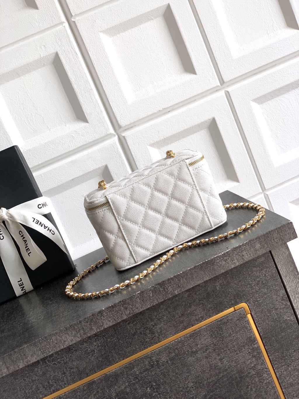 Chanel 26C Cruise Vanity Case with Chain - Quilted Cream White Leather Bag (9.5 x 17 x 8 cm)
