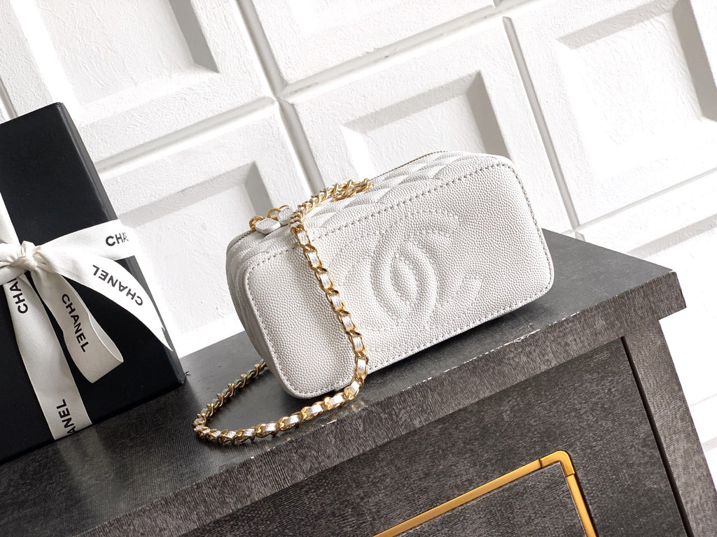 Chanel 26C Cruise Vanity Case with Chain - Quilted Cream White Leather Bag (9.5 x 17 x 8 cm)