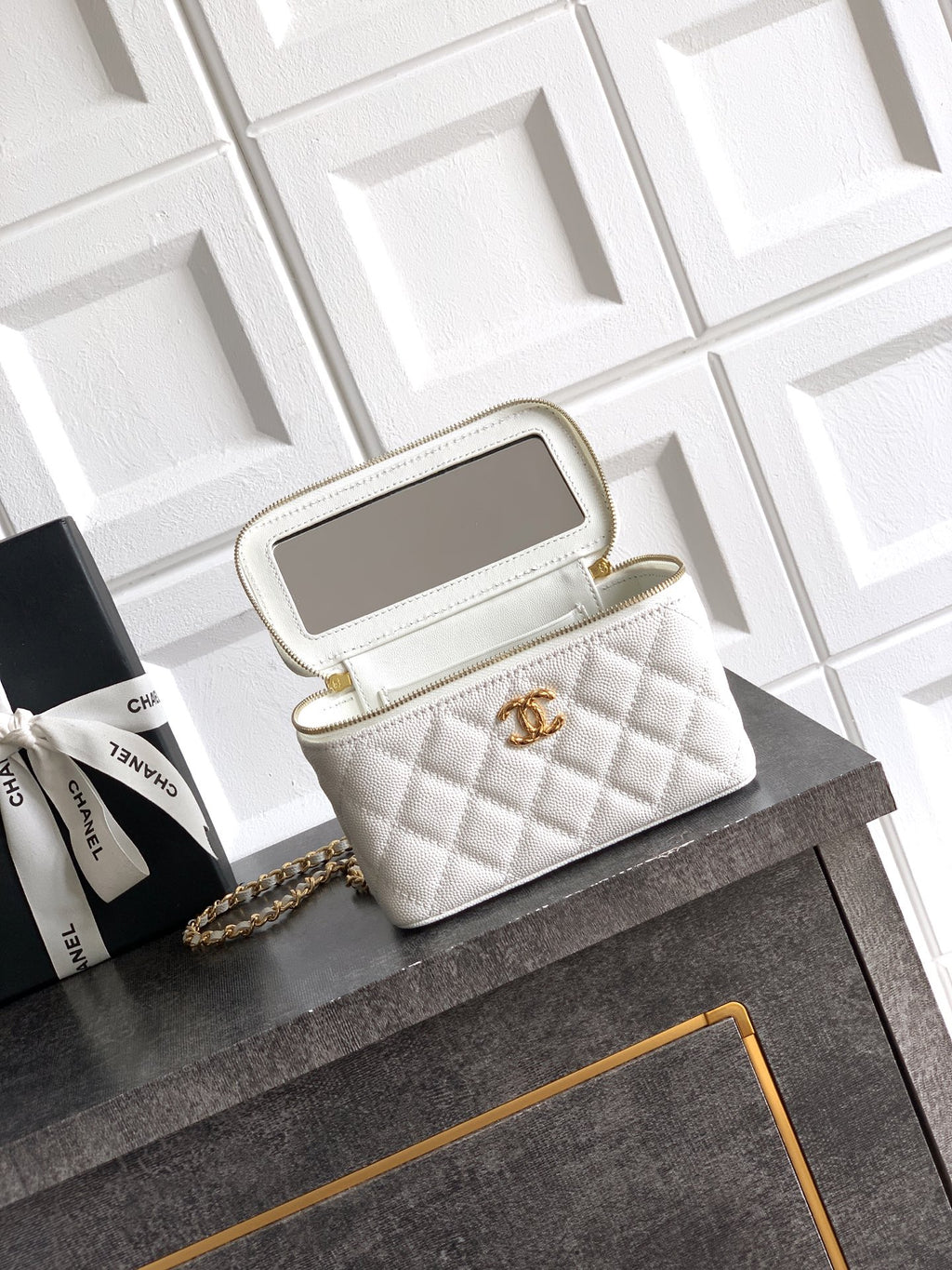 Chanel 26C Cruise Vanity Case with Chain - Quilted Cream White Leather Bag (9.5 x 17 x 8 cm)