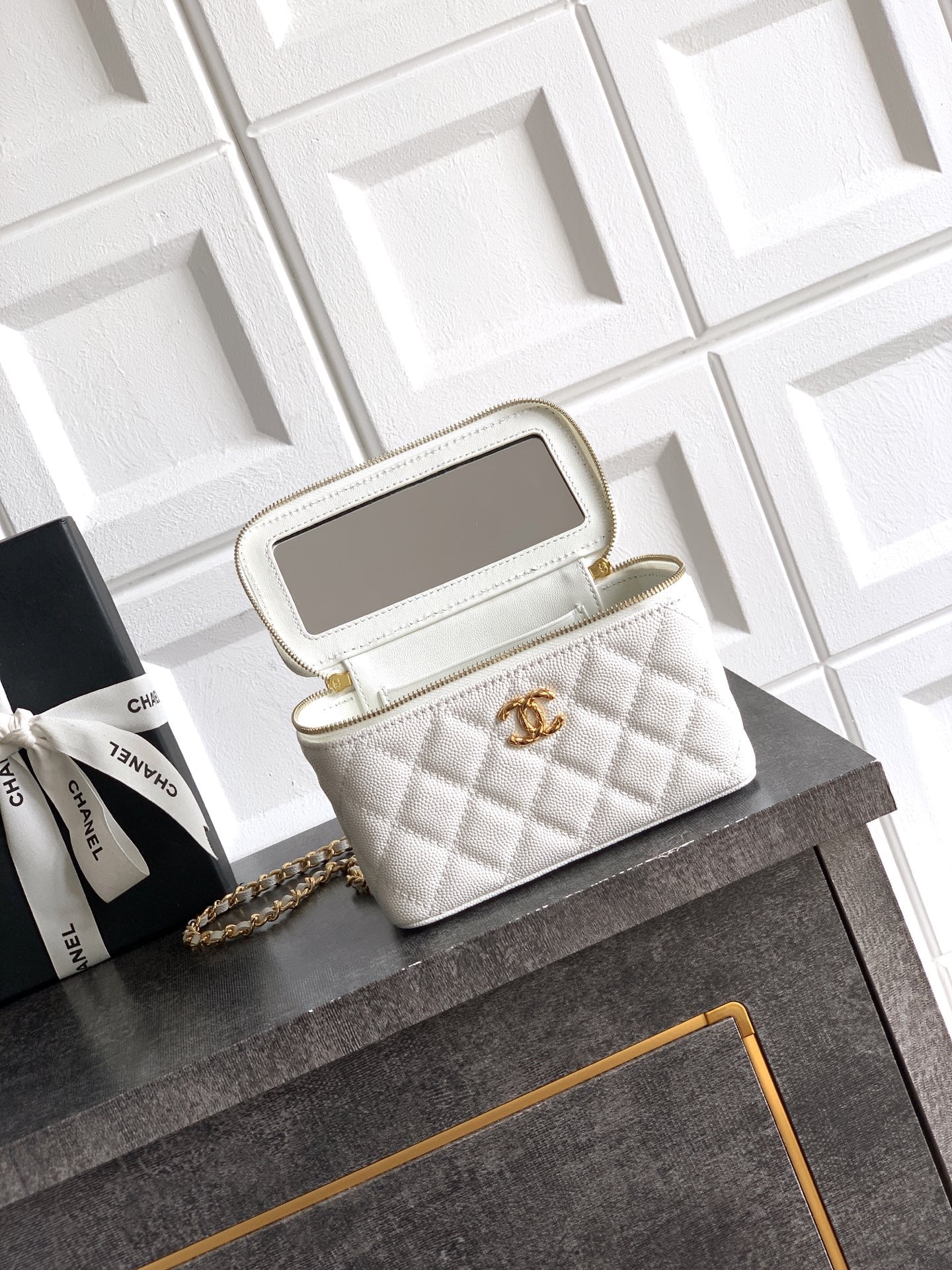 Chanel 26C Cruise Vanity Case with Chain - Quilted Cream White Leather Bag (9.5 x 17 x 8 cm)