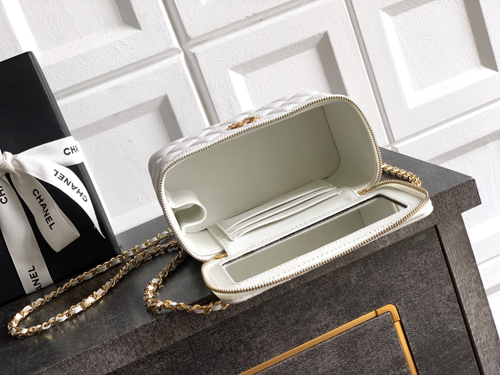 Chanel 26C Cruise Vanity Case with Chain - Quilted Cream White Leather Bag (9.5 x 17 x 8 cm)
