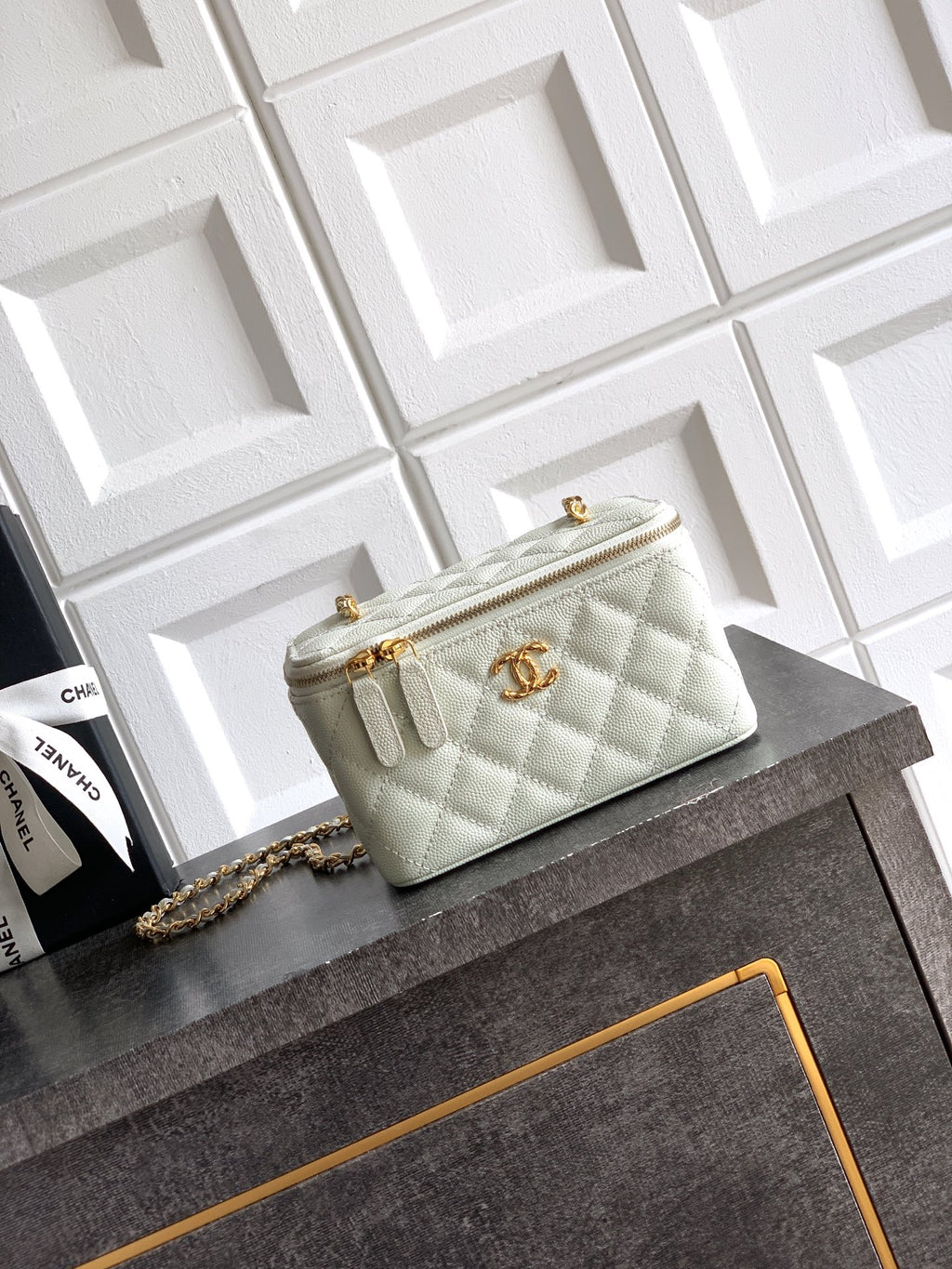 Chanel 26C Cruise Vanity Case with Chain - Quilted Light Grey Leather Bag (9.5 x 17 x 8 cm)