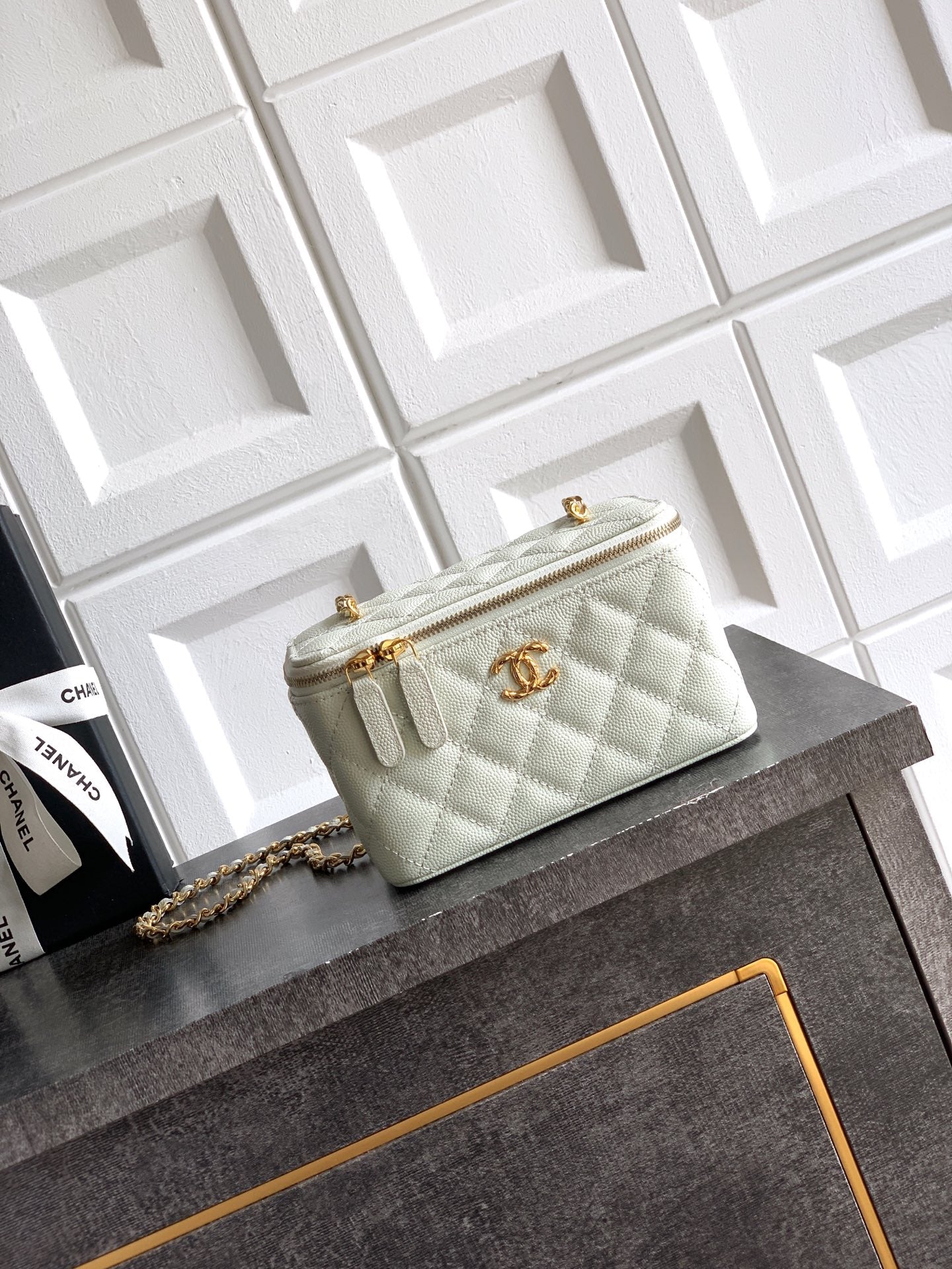 Chanel 26C Cruise Vanity Case with Chain - Quilted Light Grey Leather Bag (9.5 x 17 x 8 cm)