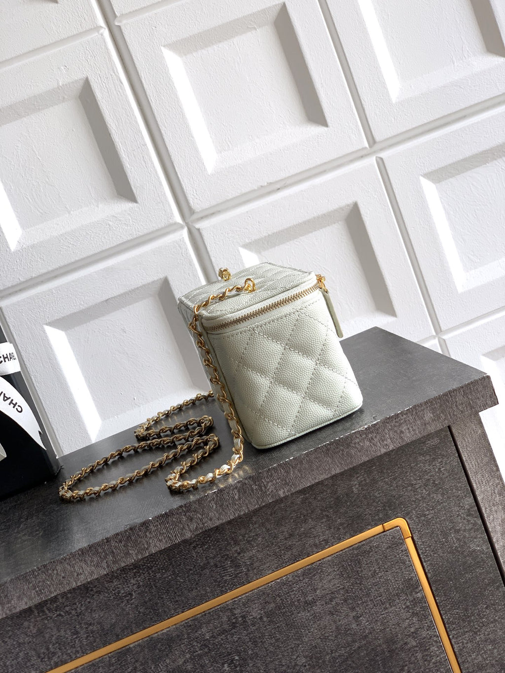 Chanel 26C Cruise Vanity Case with Chain - Quilted Light Grey Leather Bag (9.5 x 17 x 8 cm)