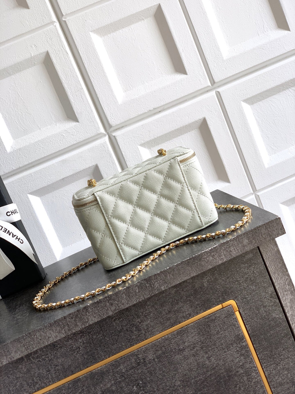 Chanel 26C Cruise Vanity Case with Chain - Quilted Light Grey Leather Bag (9.5 x 17 x 8 cm)