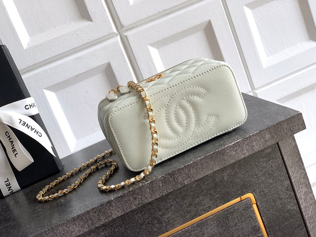 Chanel 26C Cruise Vanity Case with Chain - Quilted Light Grey Leather Bag (9.5 x 17 x 8 cm)