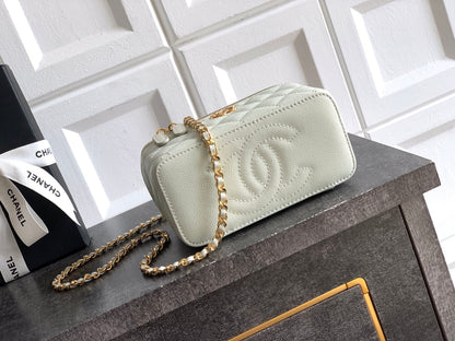 Chanel 26C Cruise Vanity Case with Chain - Quilted Light Grey Leather Bag (9.5 x 17 x 8 cm)
