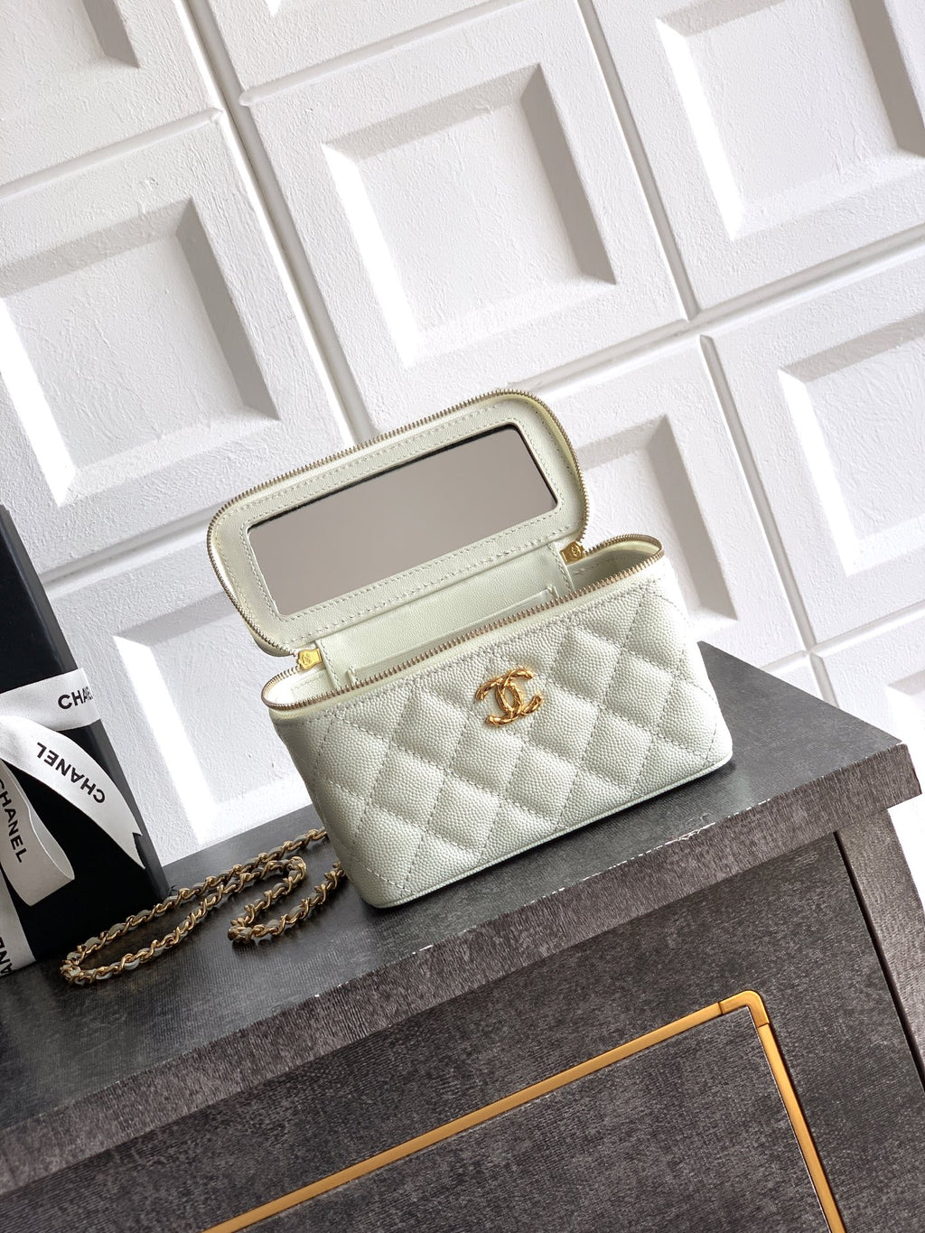 Chanel 26C Cruise Vanity Case with Chain - Quilted Light Grey Leather Bag (9.5 x 17 x 8 cm)