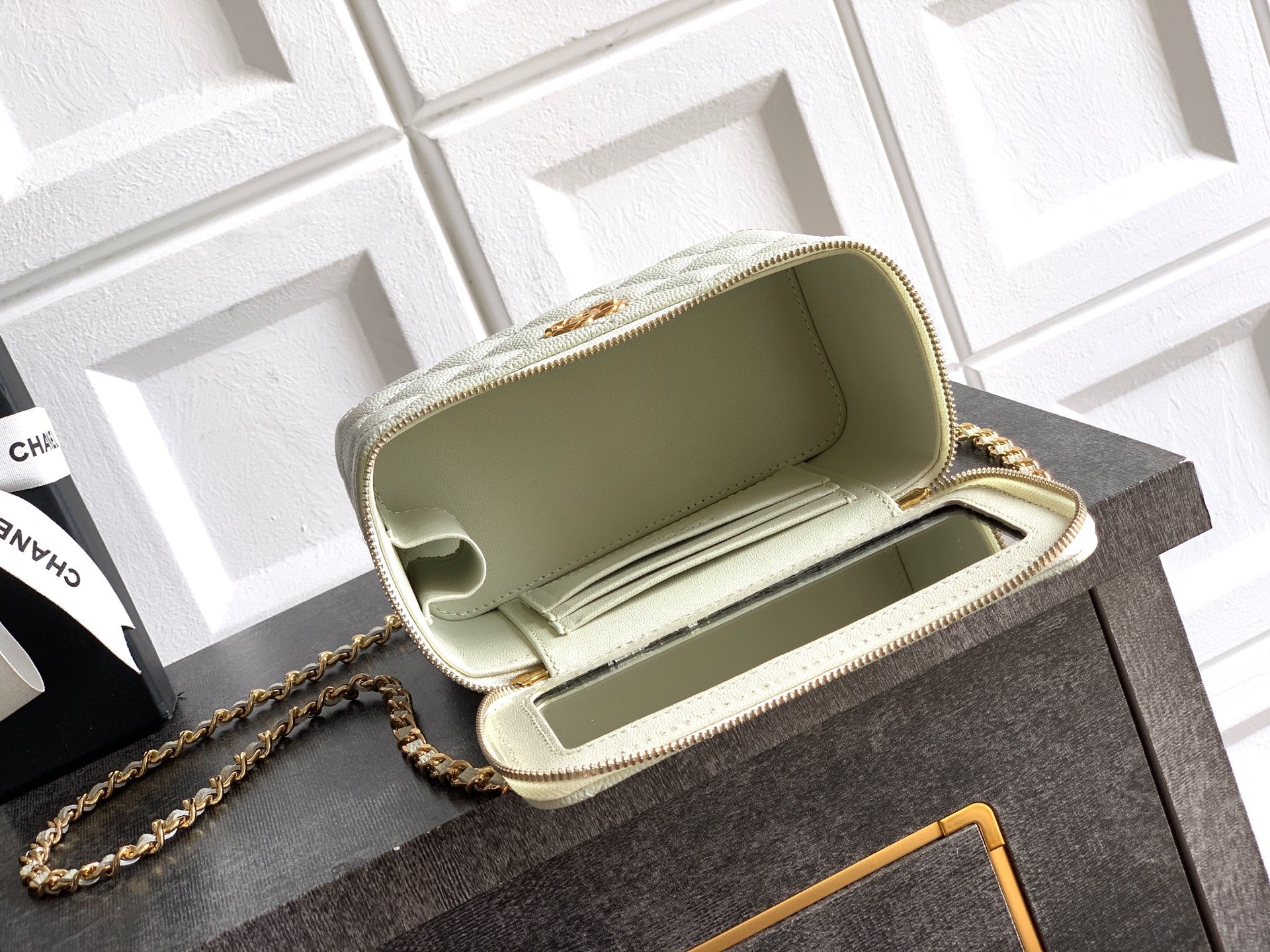 Chanel 26C Cruise Vanity Case with Chain - Quilted Light Grey Leather Bag (9.5 x 17 x 8 cm)
