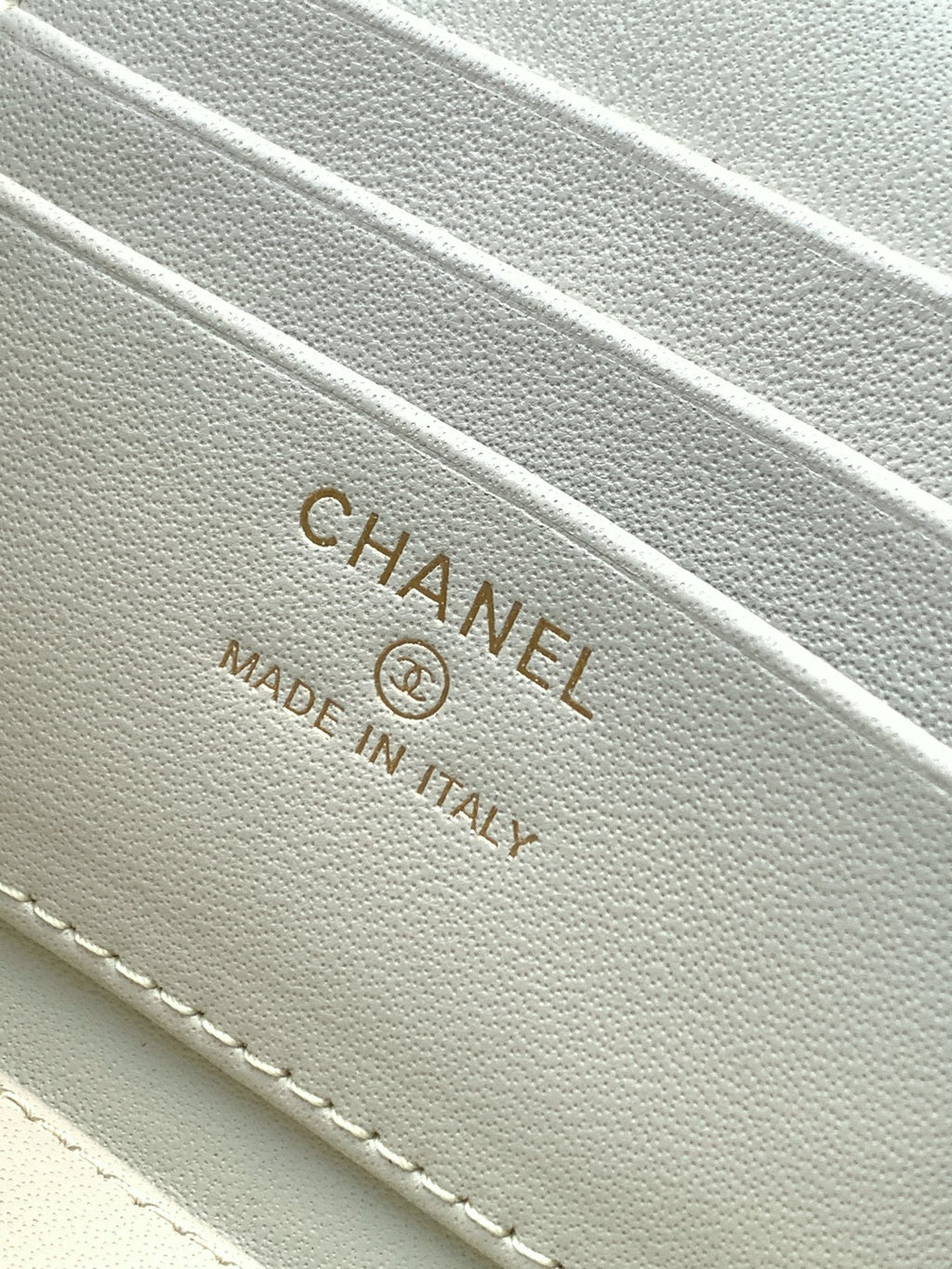 Chanel 26C Cruise Vanity Case with Chain - Quilted Light Grey Leather Bag (9.5 x 17 x 8 cm)