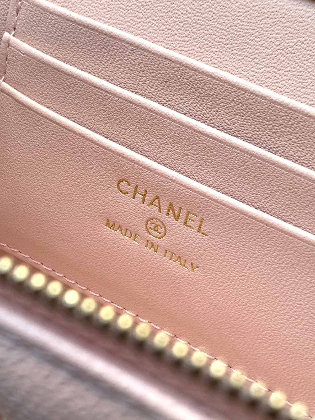Chanel 26C Cruise Vanity Case with Chain - Quilted Pink Leather Bag (9.5 x 17 x 8 cm)