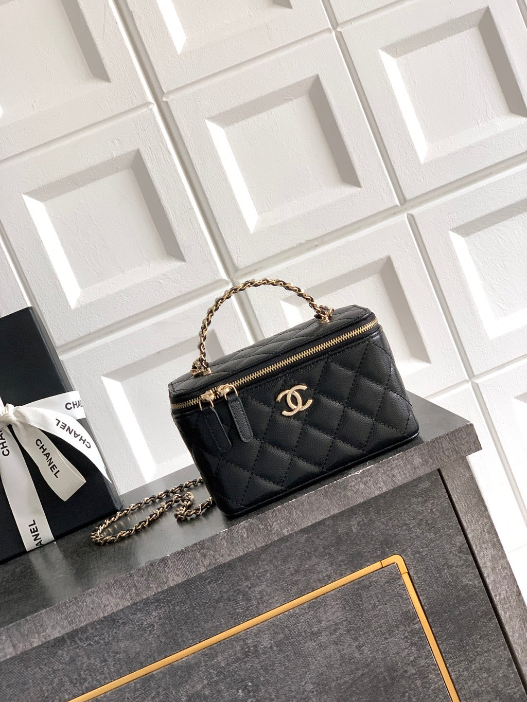 Chanel 26C Cruise Vanity Case with Pearl Top Handle & Diamond-Inlaid Logo (9.5 x 17 x 8 cm)