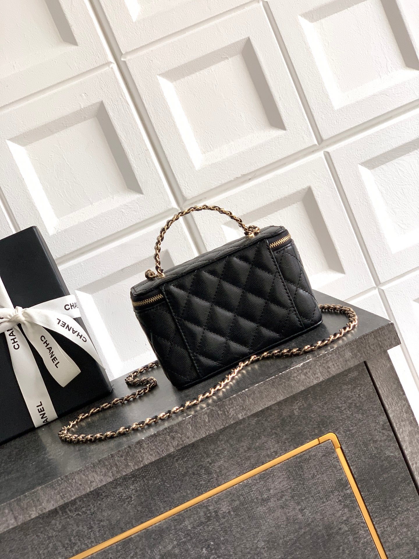 Chanel 26C Cruise Vanity Case with Pearl Top Handle & Diamond-Inlaid Logo (9.5 x 17 x 8 cm)