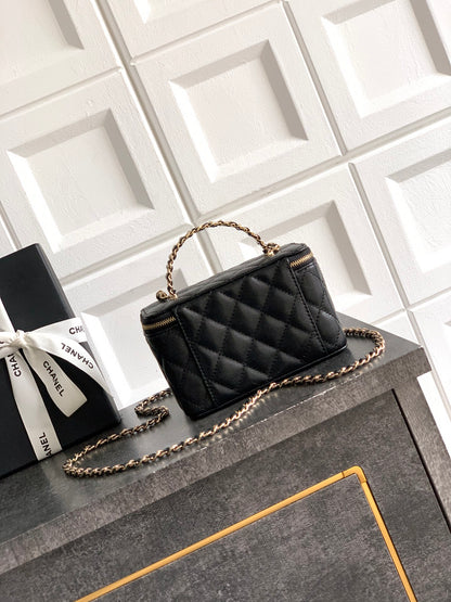 Chanel 26C Cruise Vanity Case with Pearl Top Handle & Diamond-Inlaid Logo (9.5 x 17 x 8 cm)