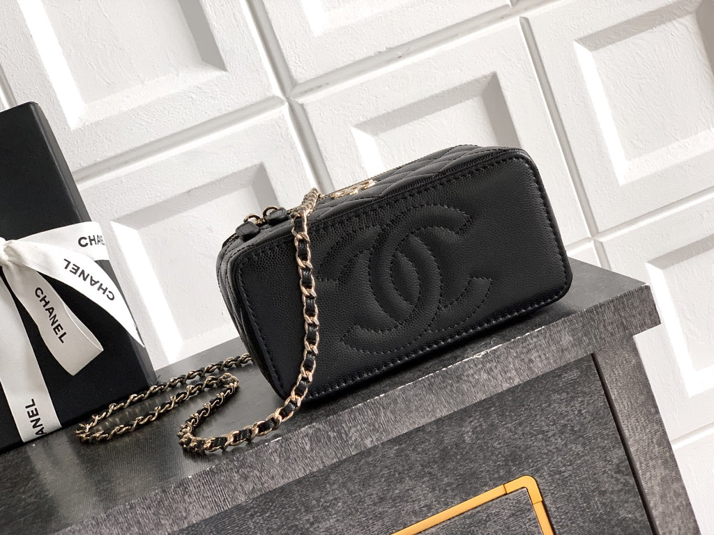 Chanel 26C Cruise Vanity Case with Pearl Top Handle & Diamond-Inlaid Logo (9.5 x 17 x 8 cm)