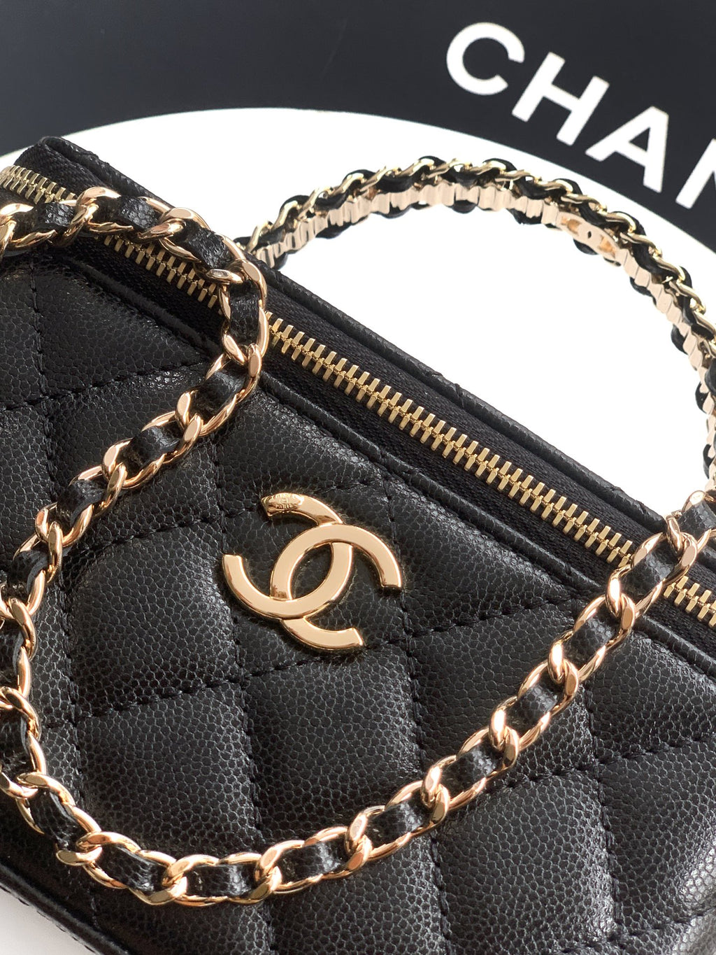 Chanel 26C Cruise Vanity Case with Pearl Top Handle & Diamond-Inlaid Logo (9.5 x 17 x 8 cm)