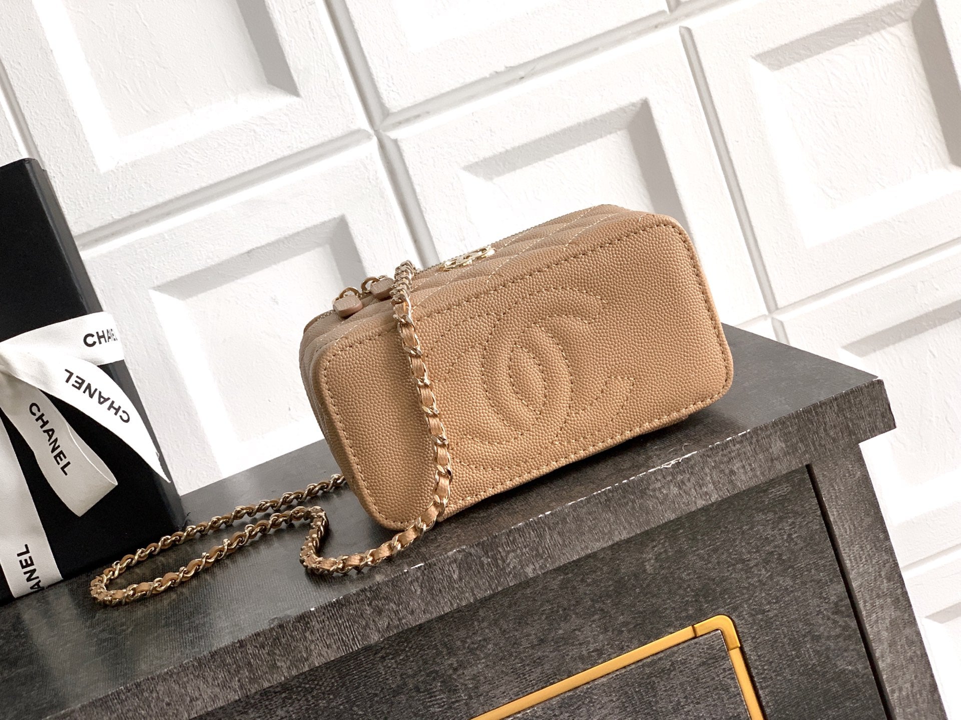 Chanel 26C Cruise Vanity Case - Khaki Quilted Leather with Pearl Handle & Diamond-Inlaid Logo (9.5 x 17 x 8 cm)