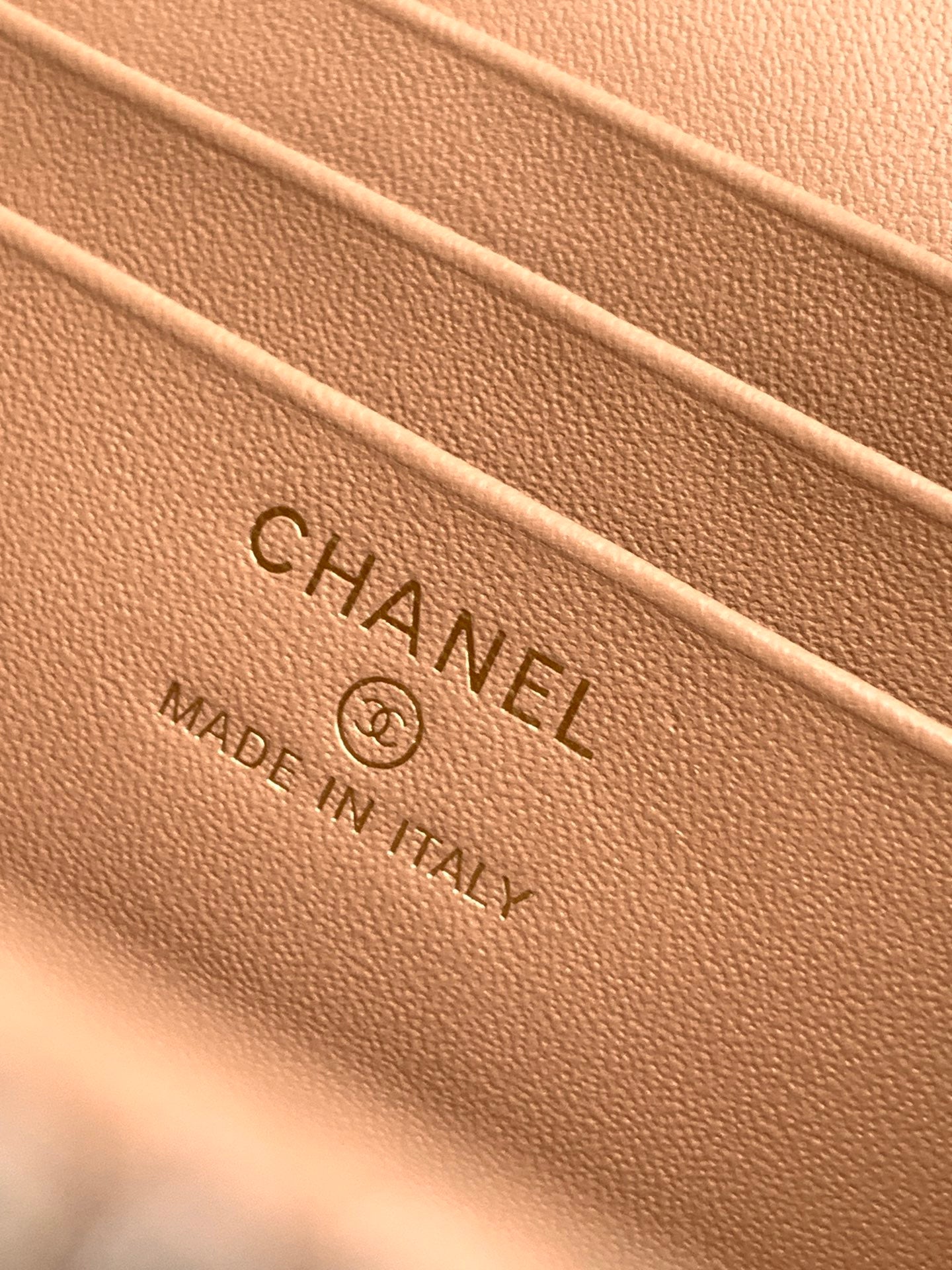 Chanel 26C Cruise Vanity Case - Khaki Quilted Leather with Pearl Handle & Diamond-Inlaid Logo (9.5 x 17 x 8 cm)