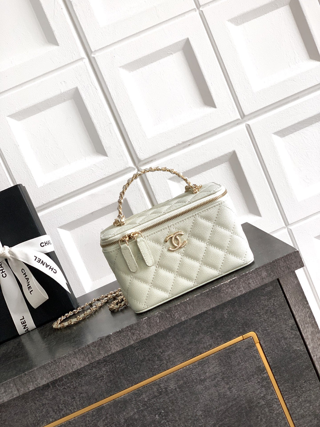 Chanel 26C Cruise Vanity Case - Light Grey Quilted Leather with Pearl Handle & Diamond-Inlaid Logo (9.5 x 17 x 8 cm)