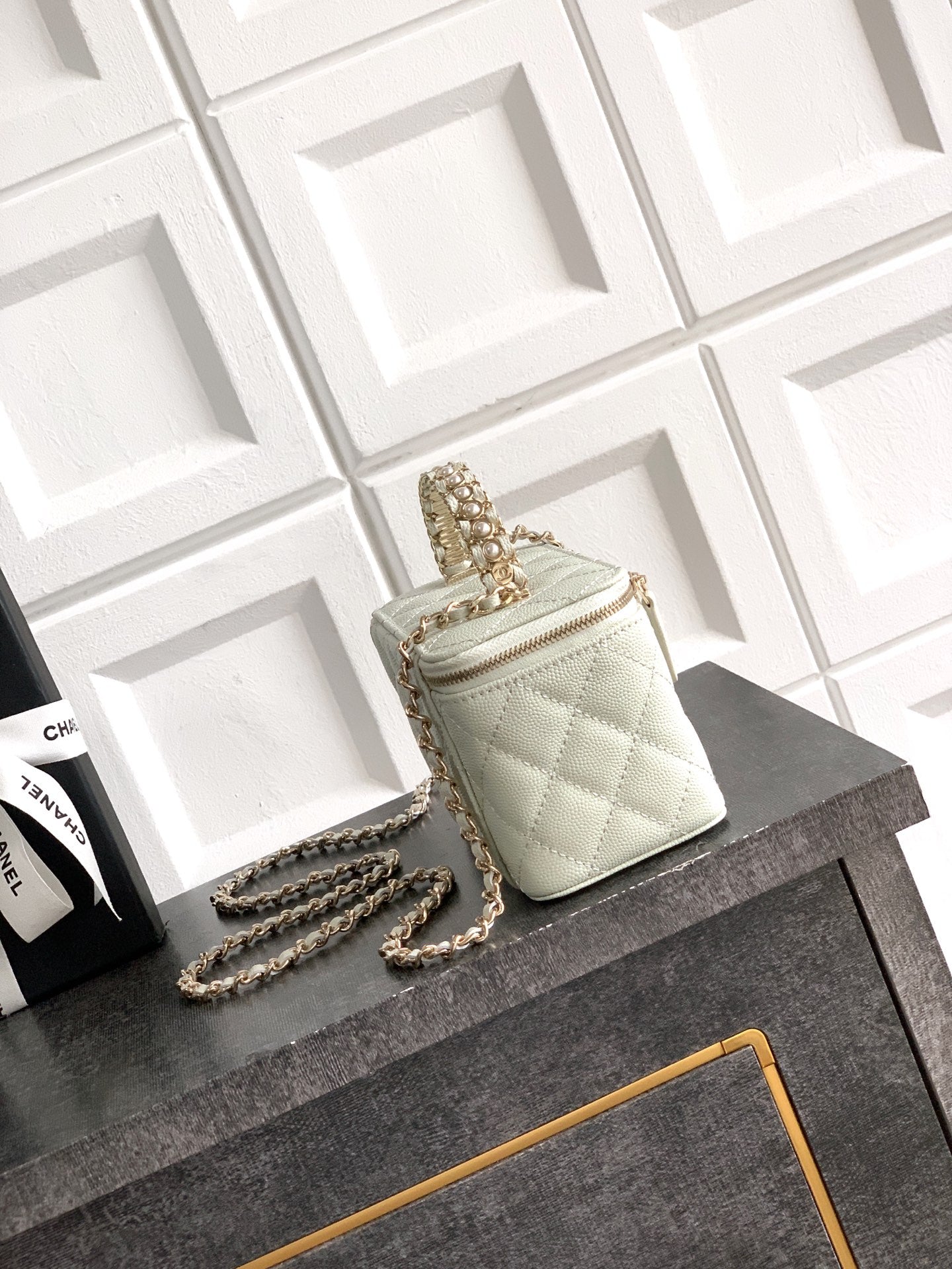 Chanel 26C Cruise Vanity Case - Light Grey Quilted Leather with Pearl Handle & Diamond-Inlaid Logo (9.5 x 17 x 8 cm)