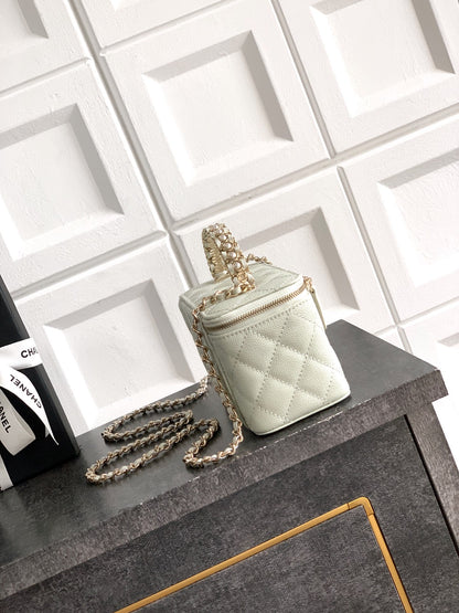 Chanel 26C Cruise Vanity Case - Light Grey Quilted Leather with Pearl Handle & Diamond-Inlaid Logo (9.5 x 17 x 8 cm)