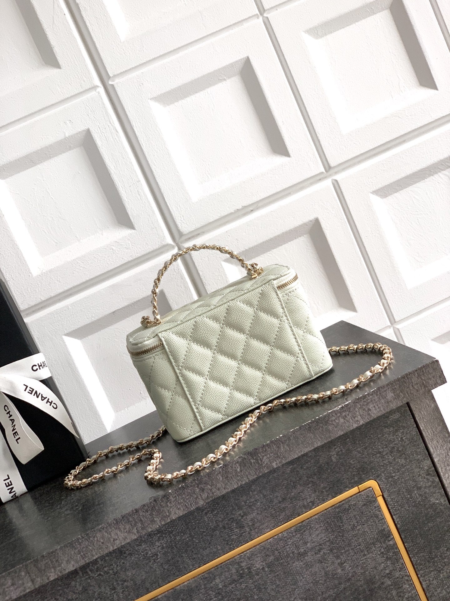 Chanel 26C Cruise Vanity Case - Light Grey Quilted Leather with Pearl Handle & Diamond-Inlaid Logo (9.5 x 17 x 8 cm)